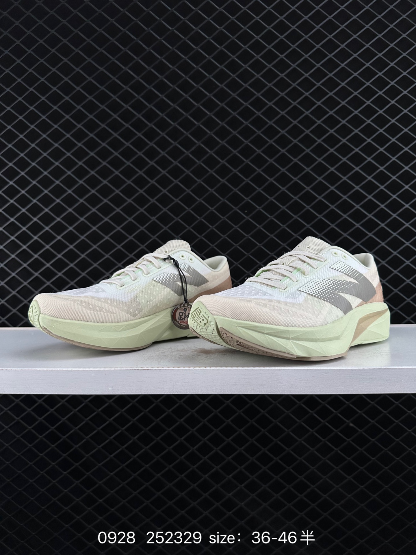 New Balance FuelCell SuperComp Trainer V2 NB